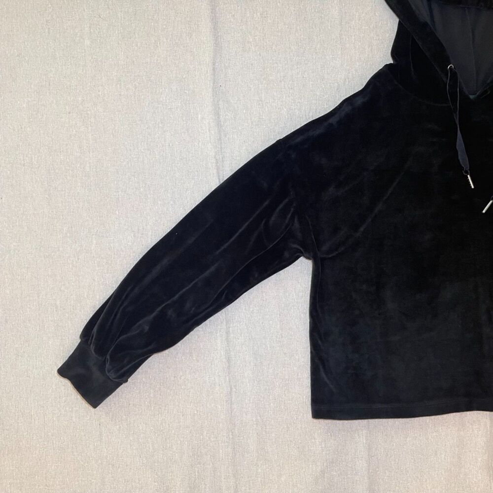 Wild Fable | Black Cropped Velvet Sweatshirt | Medium - Picture 5 of 11